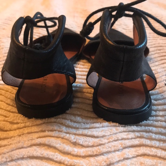 Lucky covered toe flats - Picture 3 of 3